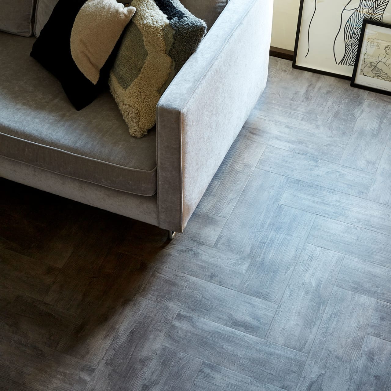 本物の Trace Kaolin: Beautifully designed LVT flooring from the トレンチコート